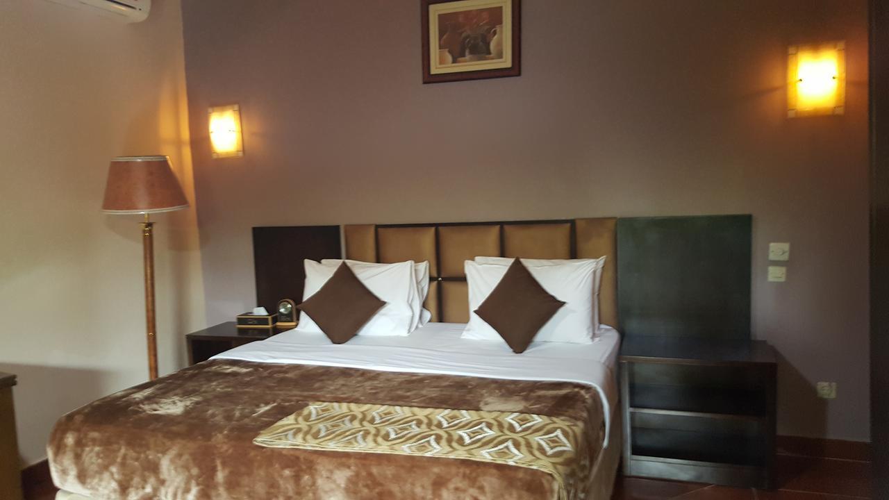 The Big 5 Hotel, Lodge & Camp 루붐바시 외부 사진